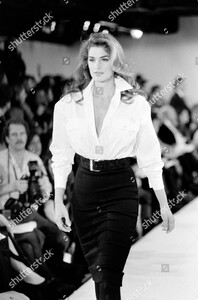 michael-kors-fall-1992-ready-to-wear-fashion-show-new-york-shutterstock-editorial-10453771hs.jpg