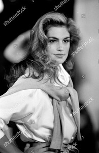 michael-kors-spring-1992-ready-to-wear-fashion-show-new-york-shutterstock-editorial-10434117eb.jpg