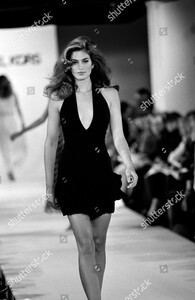 michael-kors-spring-1992-ready-to-wear-fashion-show-new-york-shutterstock-editorial-10434117gi.jpg