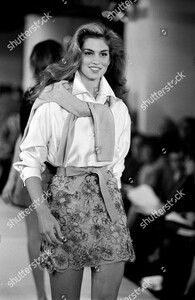 michael-kors-spring-1992-ready-to-wear-fashion-show-new-york-shutterstock-editorial-10434117hb.jpg