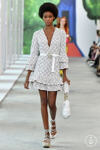 michael-kors-ss19-0018-fdeb4c.thumb.jpg.1c0499b9dff8f70bbad7207333cfa1e1.jpg