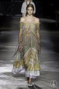 missoni-ss19-0023-052c84.thumb.jpg.5c8eea51df413074632fc3627d290516.jpg