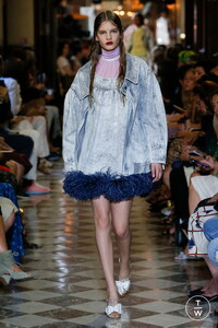 miumiu-cr19-27-f5af32.thumb.jpg.0c00250100cc8df2fb5d37a78a19bf4a.jpg