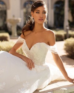 moonlightbridal_100543338_528245461187521_3807356920618287677_n.jpg