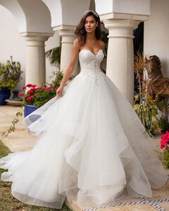 moonlightbridal_84439070_504775987128052_7575692396739674695_n.jpg