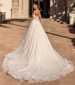 moonlightbridal_89866243_221243112582895_5986979651328068244_n.jpg