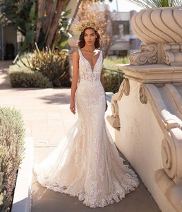 moonlightbridal_91483993_629154694532277_4984906315938286742_n.jpg
