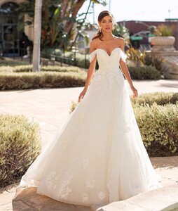 moonlightbridal_93500111_634868037096132_4469661514140362381_n.jpg