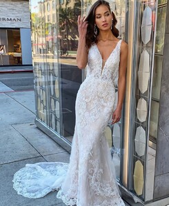 moonlightbridal_93519850_303298053971966_8203211221161414699_n.jpg