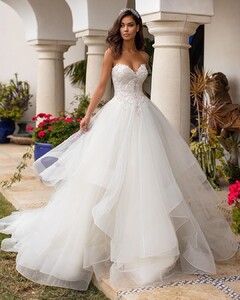 moonlightbridal_94656992_2286149175013614_7011230866840403110_n.jpg