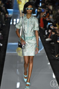moschino-aw18-0040-bc68bc.thumb.jpg.2cd40c95369df2353487aec5bf840aee.jpg