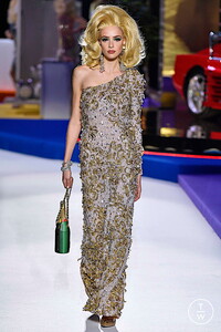 moschino-aw19-0041-389be3.thumb.jpg.c51b17be98a762be3dce01ab20681b4b.jpg