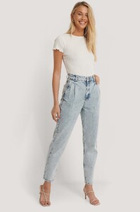 nakd_front_dart_mom_jeans_1018-005651-0047_01c.jpg