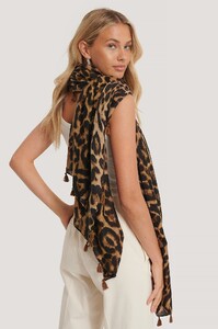 nakd_leopard_tassel_woven_scarf_1015-003019-1045_01l.jpg