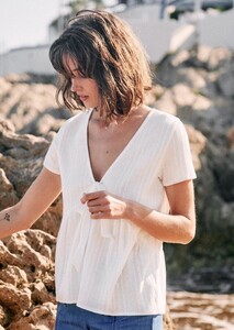 ninon-t-shirt-ecru-v1aa9iwutvmq4vkfugjj.jpg