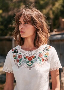 oda-blouse-ecru_multico_embroidery-lgqmassuq0ezi2ldq88b.jpg