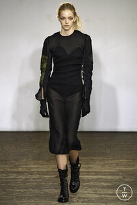 olivier-theyskens-ss19-0008-c59f5e.thumb.jpg.7b13896d5c9a4f0eabb646edad92e2dc.jpg