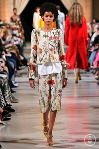 oscar-de-la-renta-aw18-0024-5259ef.thumb.jpg.0d632cd89ac70aa94902fda8595f663e.jpg