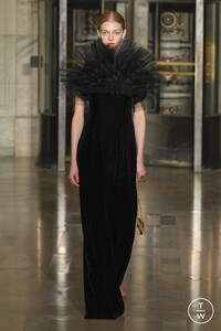 oscar-de-la-renta-aw20-0068-9bf2c9.thumb.jpg.dbf8ac96e023becbcfd0fc445974ec8b.jpg