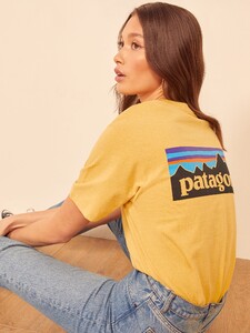 patagonia-mens-p-6-logo-responsibili-tee-surfboard_yellow-2.jpg