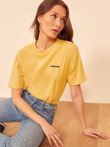 patagonia-mens-p-6-logo-responsibili-tee-surfboard_yellow-4.jpg