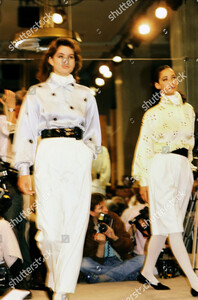 perry-ellis-fall-1986-ready-to-wear-fashion-show-new-york-city-shutterstock-editorial-10443954bl.jpg