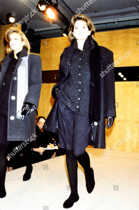 perry-ellis-fall-1986-ready-to-wear-fashion-show-new-york-city-shutterstock-editorial-10443954el.jpg