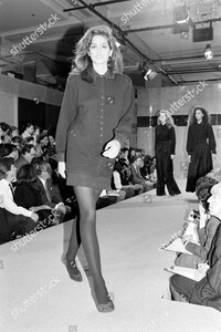 perry-ellis-fall-1987-ready-to-wear-fashion-show-shutterstock-editorial-10449705d.jpg