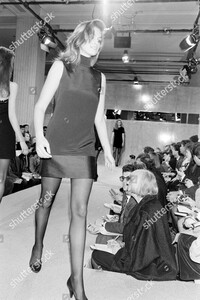 perry-ellis-fall-1987-ready-to-wear-fashion-show-shutterstock-editorial-10449705i.jpg