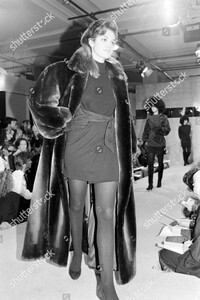 perry-ellis-fall-1987-ready-to-wear-fashion-show-shutterstock-editorial-10449705j.jpg