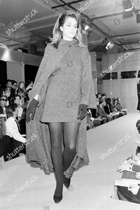 perry-ellis-fall-1987-ready-to-wear-fashion-show-shutterstock-editorial-10449705m.jpg