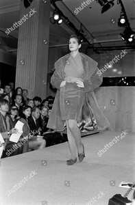 perry-ellis-fall-1988-ready-to-wear-fashion-show-shutterstock-editorial-10458328a.jpg