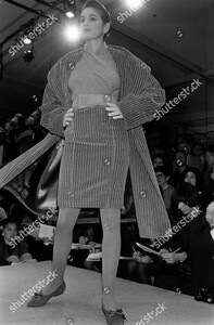 perry-ellis-fall-1988-ready-to-wear-fashion-show-shutterstock-editorial-10458328ac.jpg