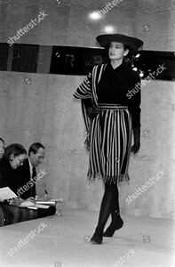 perry-ellis-fall-1988-ready-to-wear-fashion-show-shutterstock-editorial-10458328aj.jpg