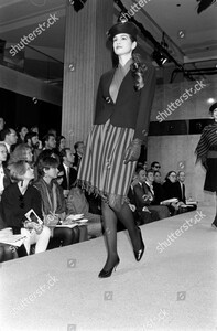 perry-ellis-fall-1988-ready-to-wear-fashion-show-shutterstock-editorial-10458328au.jpg