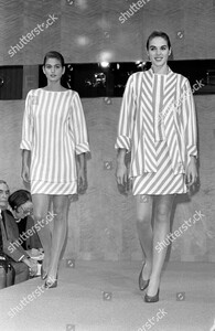 perry-ellis-spring-1988-ready-to-wear-fashion-show-shutterstock-editorial-10458334r.jpg