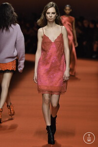 philosophy-di-lorenzo-serafini-aw19-0003-d552bc.thumb.jpg.0706a23b6839f3d31d9f0c230b31f4c3.jpg