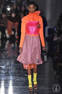 prada-aw18-0043-68c0f3.thumb.jpg.dce1b81774c45001a01792f5f4bba581.jpg