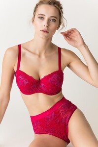 primadonna_twist-lingerie-balcony_bra-french_kiss-0241673-red-0_3479186__40073.1549034898.thumb.jpg.2fc06c1f656b448d70abbe43471e3b26.jpg