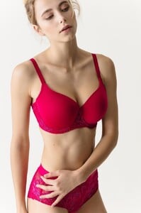 primadonna_twist-lingerie-padded_bra-french_kiss-0241671-red-0_3479184__35845.1549034881.thumb.jpg.68917576e216b6c52027c844084818fb.jpg