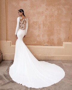 pronovias_101113517_109380680655077_5266921519783788291_n.jpg