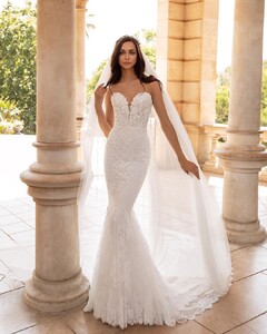 pronovias_101798118_271067197467032_14150951452690662_n.jpg