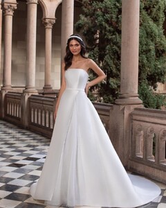 pronovias_102376254_266790887874745_5572246479484173811_n.jpg