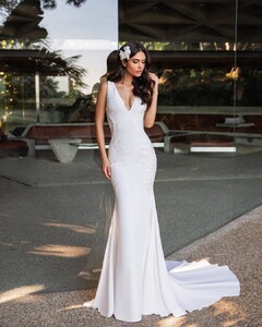 pronovias_102670773_348600402786030_36123459207984250_n.jpg