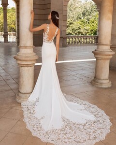 pronovias_103003742_659503814968635_6986725245522126627_n.jpg