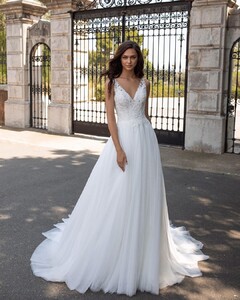 pronovias_103463619_610242833250011_7618069003294212715_n.jpg