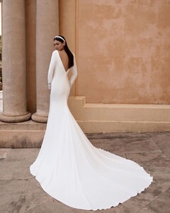 pronovias_103725729_149630043314686_9116693973182162107_n.jpg