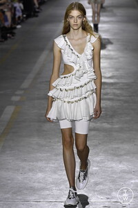 roberto-cavalli-ss19-0048-de3ac4.thumb.jpg.a35a5b781129f5ee649e70ce41bc9714.jpg