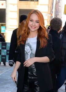 sadie-stanley-arrives-at-build-studio-in-new-york-01-31-2019-6.jpg