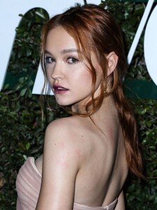 sadie-stanley-teen-vogue-s-2019-young-hollywood-party-0.jpg